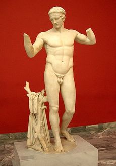 Le Diadumène "Celui qui se ceint du bandeau de la victoire") du sculpteur Polyclète (Ve siècle av. J.-C.)