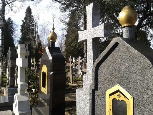 tombes au cimetière russe-min