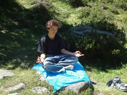 Syd méditant quand il était adolescent